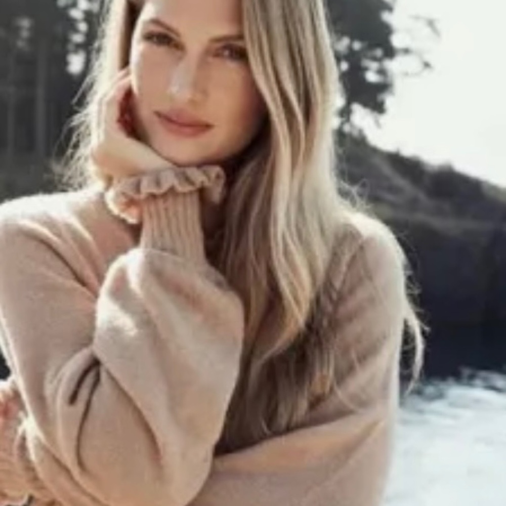 Doen Assis Ruffle Sweater